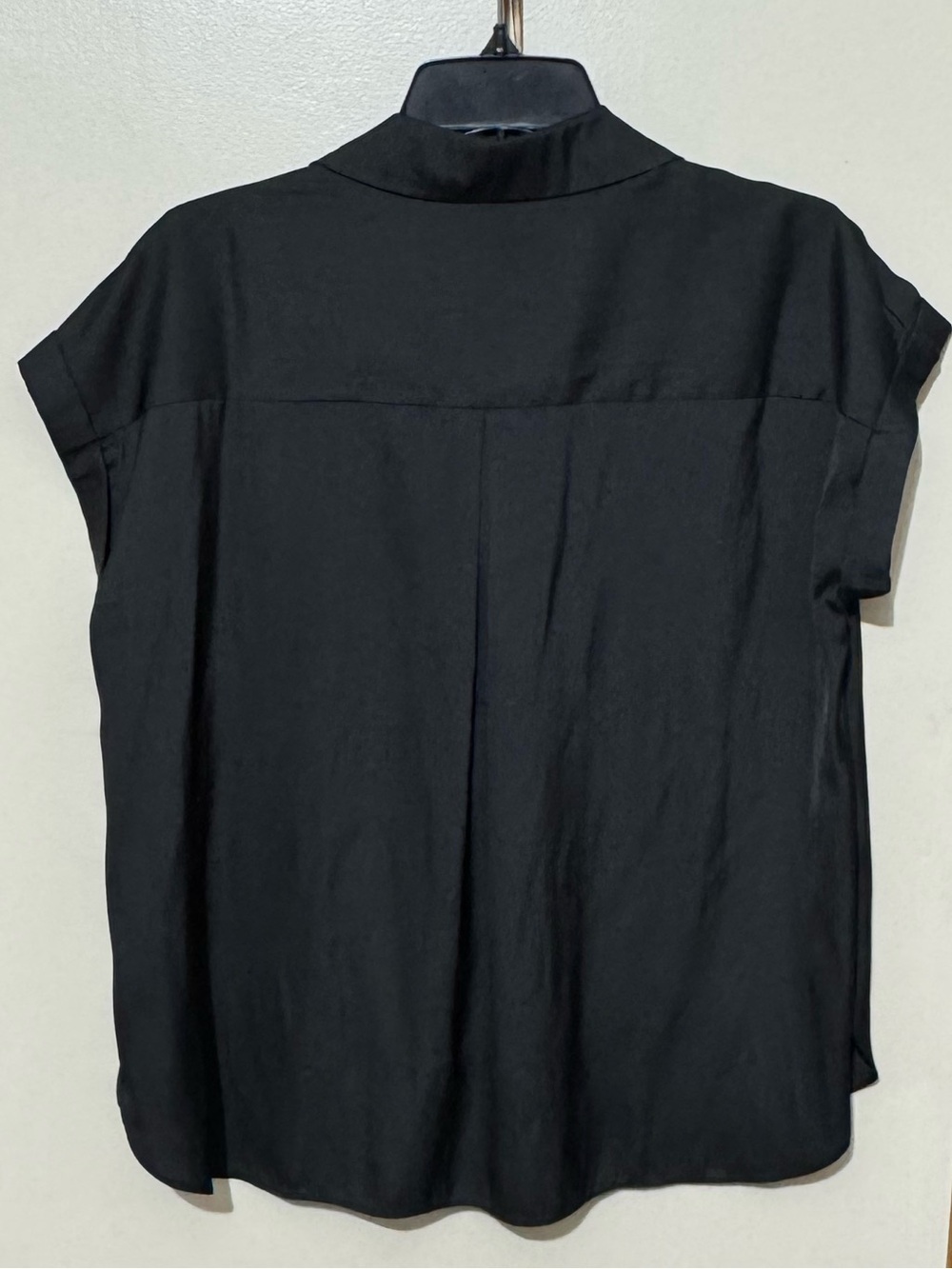 ROSE & OLIVE Short-Sleeve Satin Utility Shirt S 20” p2p Black NWOT - Picture 7 of 10